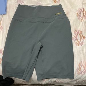 GYMSHARK Whitney Simmons V3: eucalyptus cycling shorts